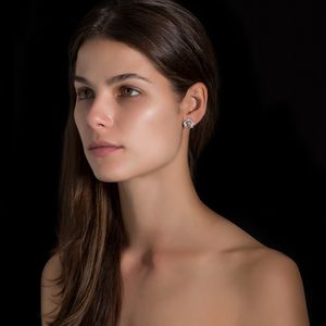 brinco-orquidea-ouro-branco-diamantes-modelo