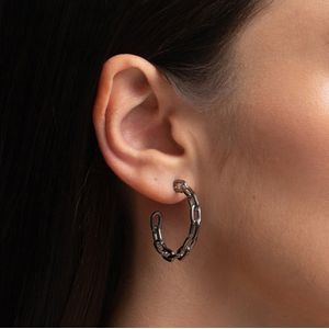 argola-pequena-prata-negra-modelo